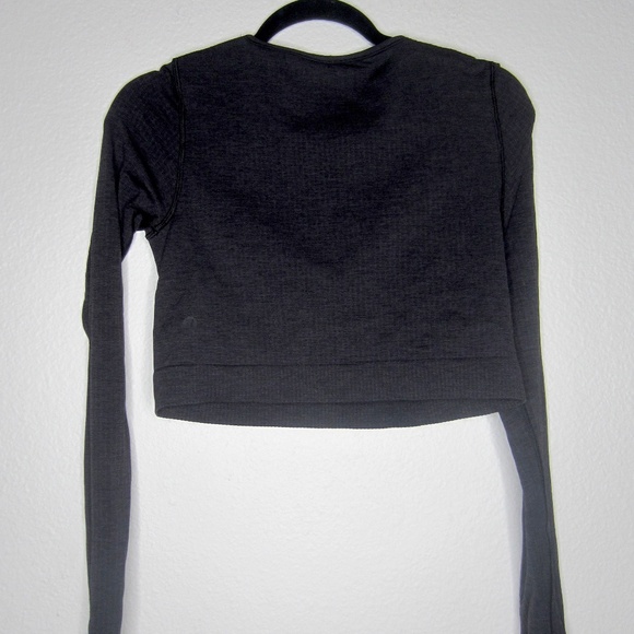 Lululemon Ebb to Street Long Sleeve Shirt in Black / Graphite Grey—Size 8 - Picture 3 of 5